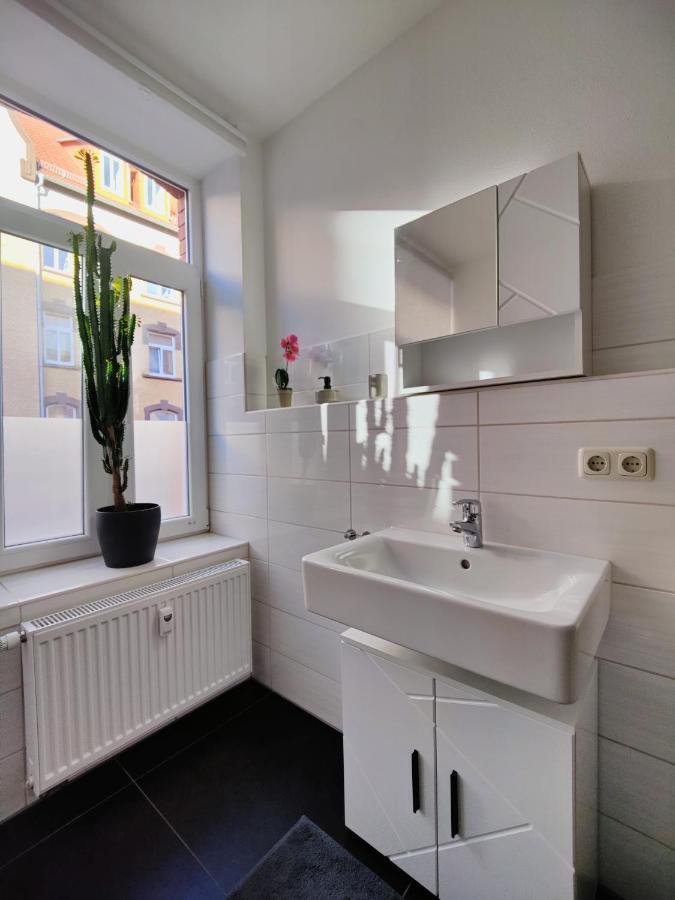 Neu Sanierte Wohnung Mit Balkon Und Stellplatz Erfurt Bagian luar foto