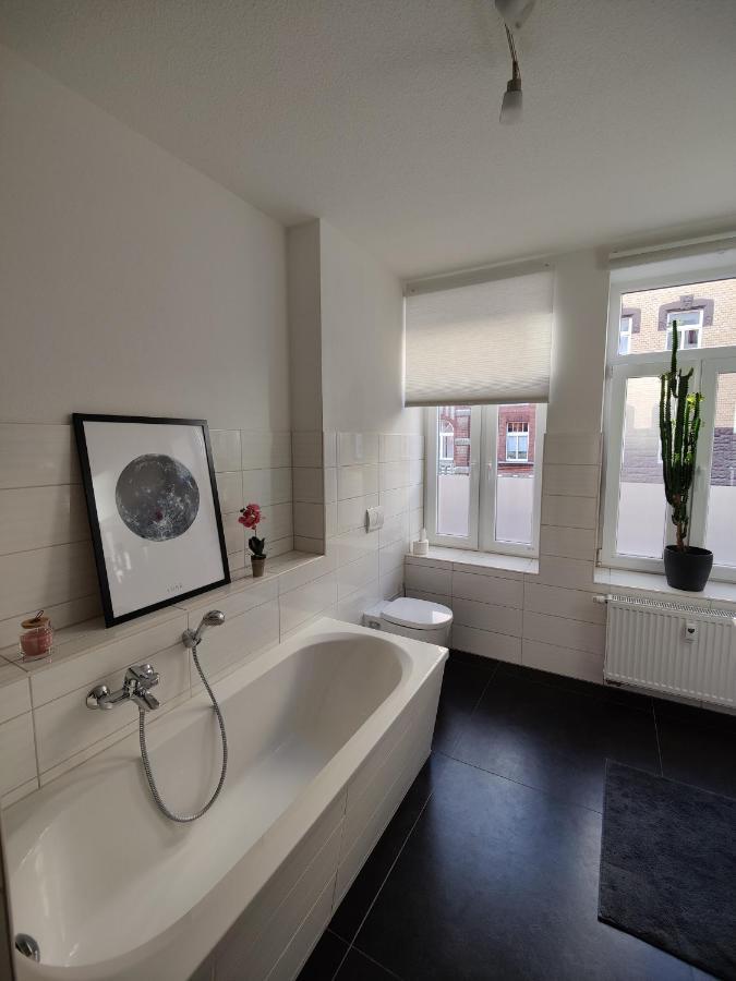 Neu Sanierte Wohnung Mit Balkon Und Stellplatz Erfurt Bagian luar foto